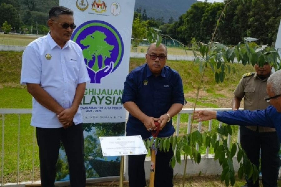 Program Penghijauan Malaysia : YAB Menteri Besar Perak Bersama Pelajar ...